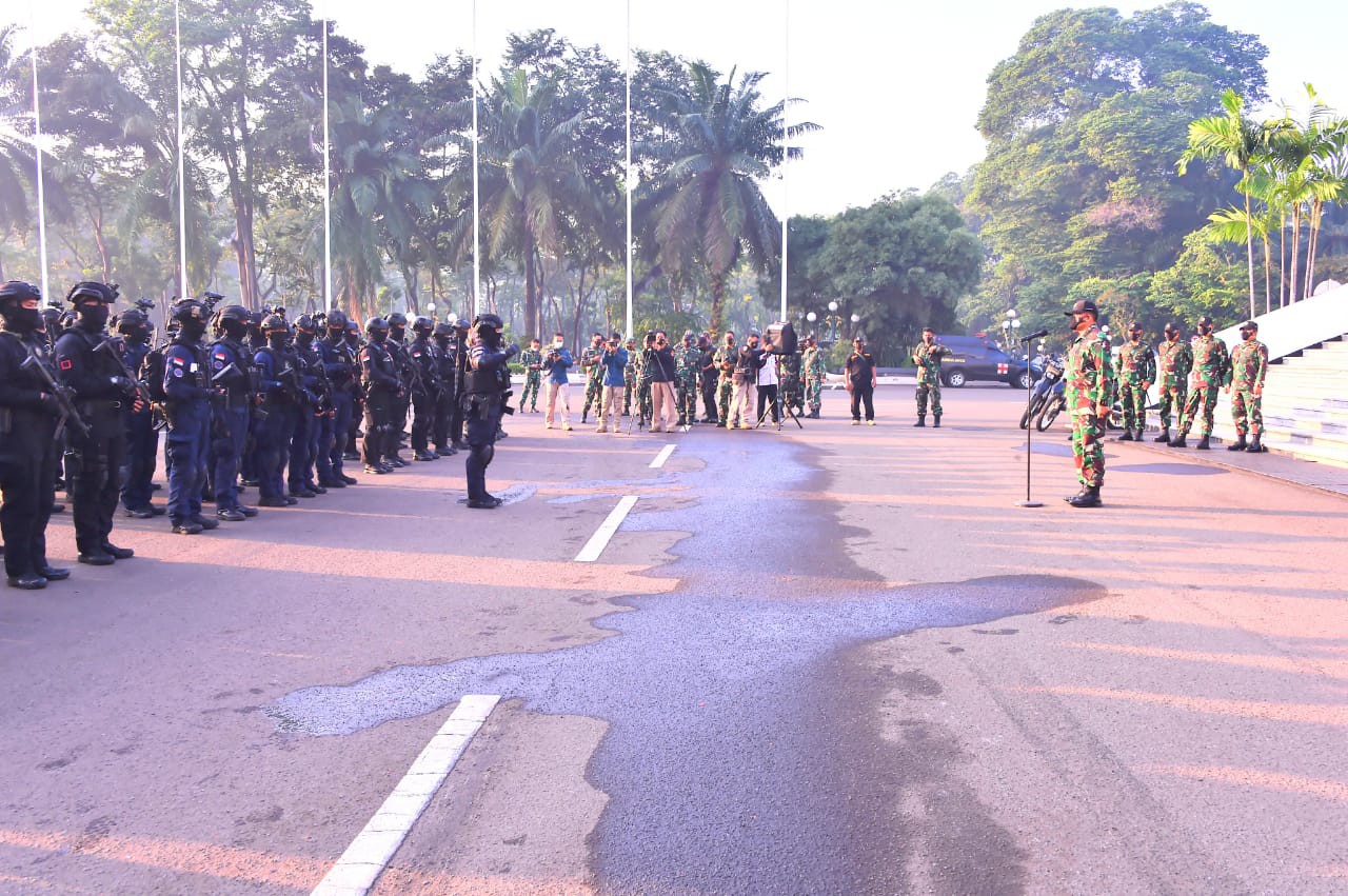 Irjen TNI Tinjau Latihan Prajurit Satgultor TNI di Gedung DPR MPR RI